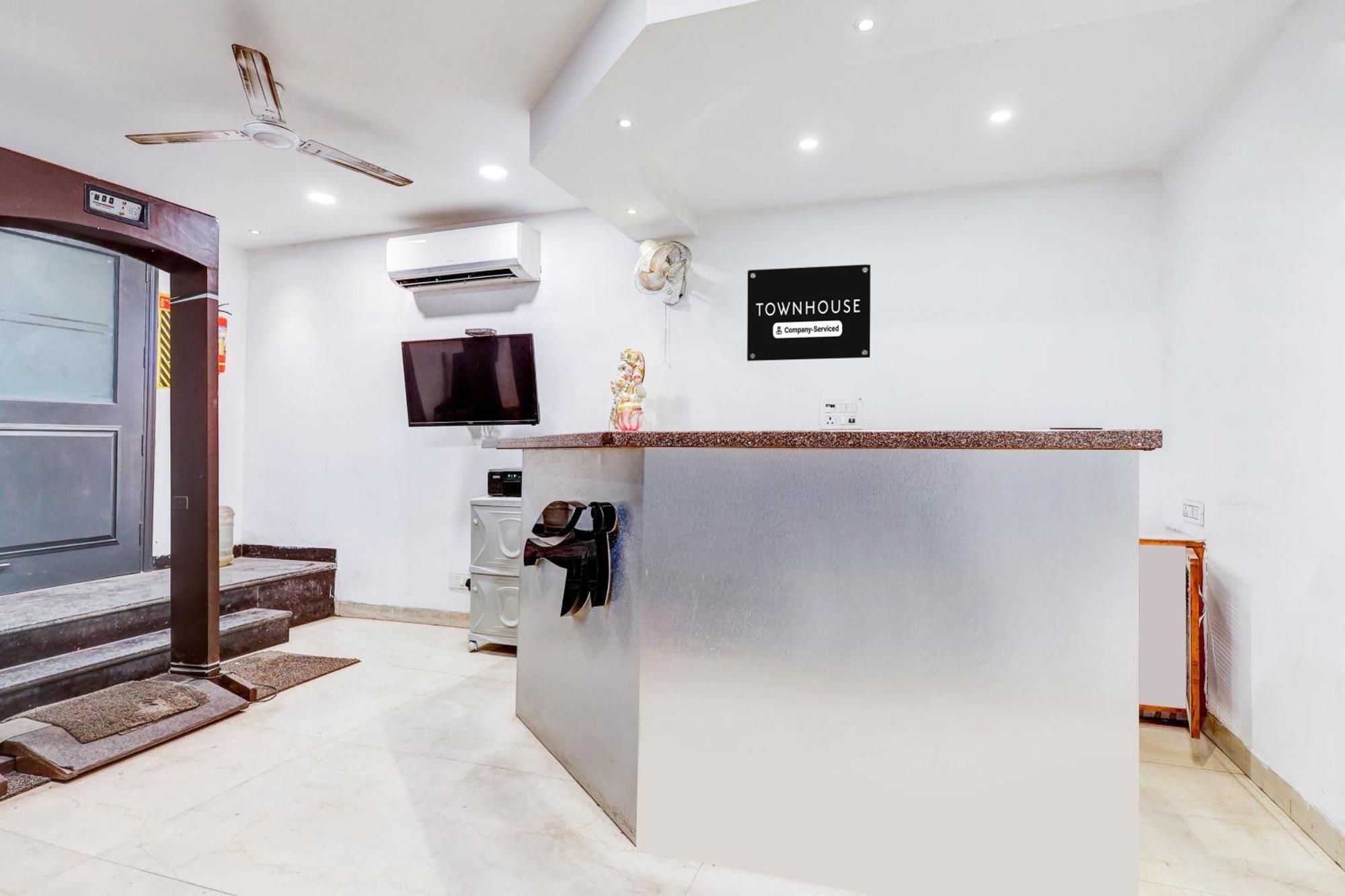 Super Collection O Shalimar Bagh Hotel Delhi  Bagian luar foto