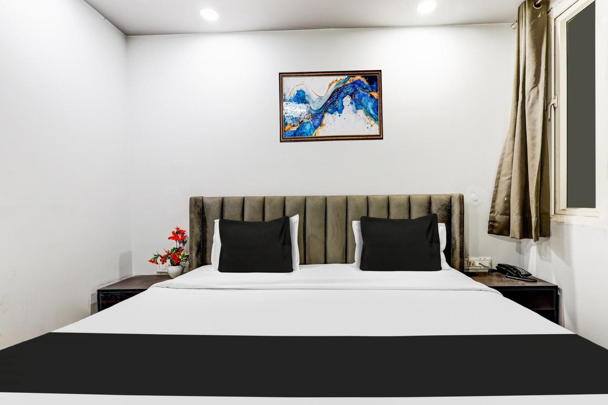 Super Collection O Shalimar Bagh Hotel Delhi  Bagian luar foto
