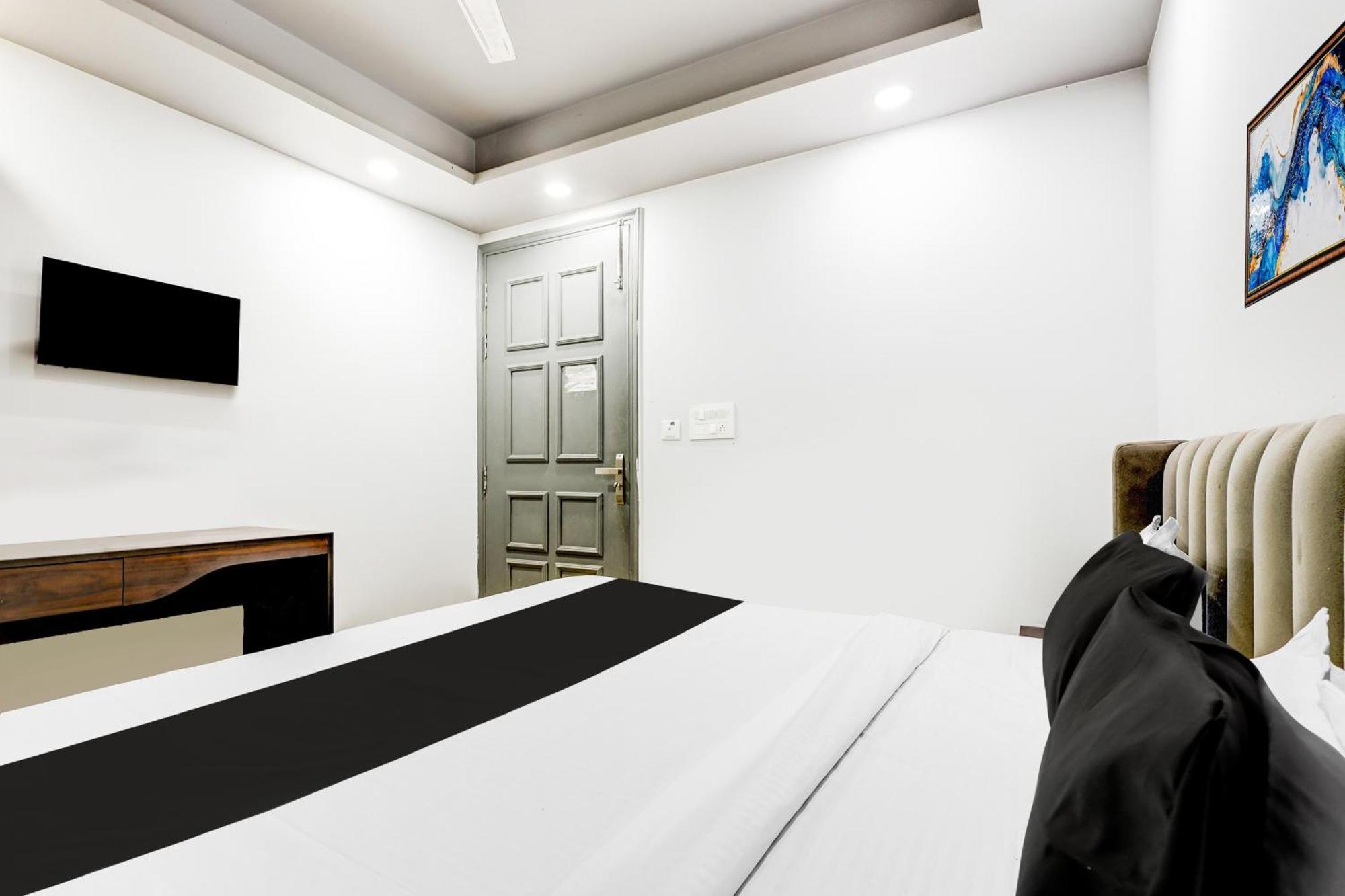 Super Collection O Shalimar Bagh Hotel Delhi  Bagian luar foto