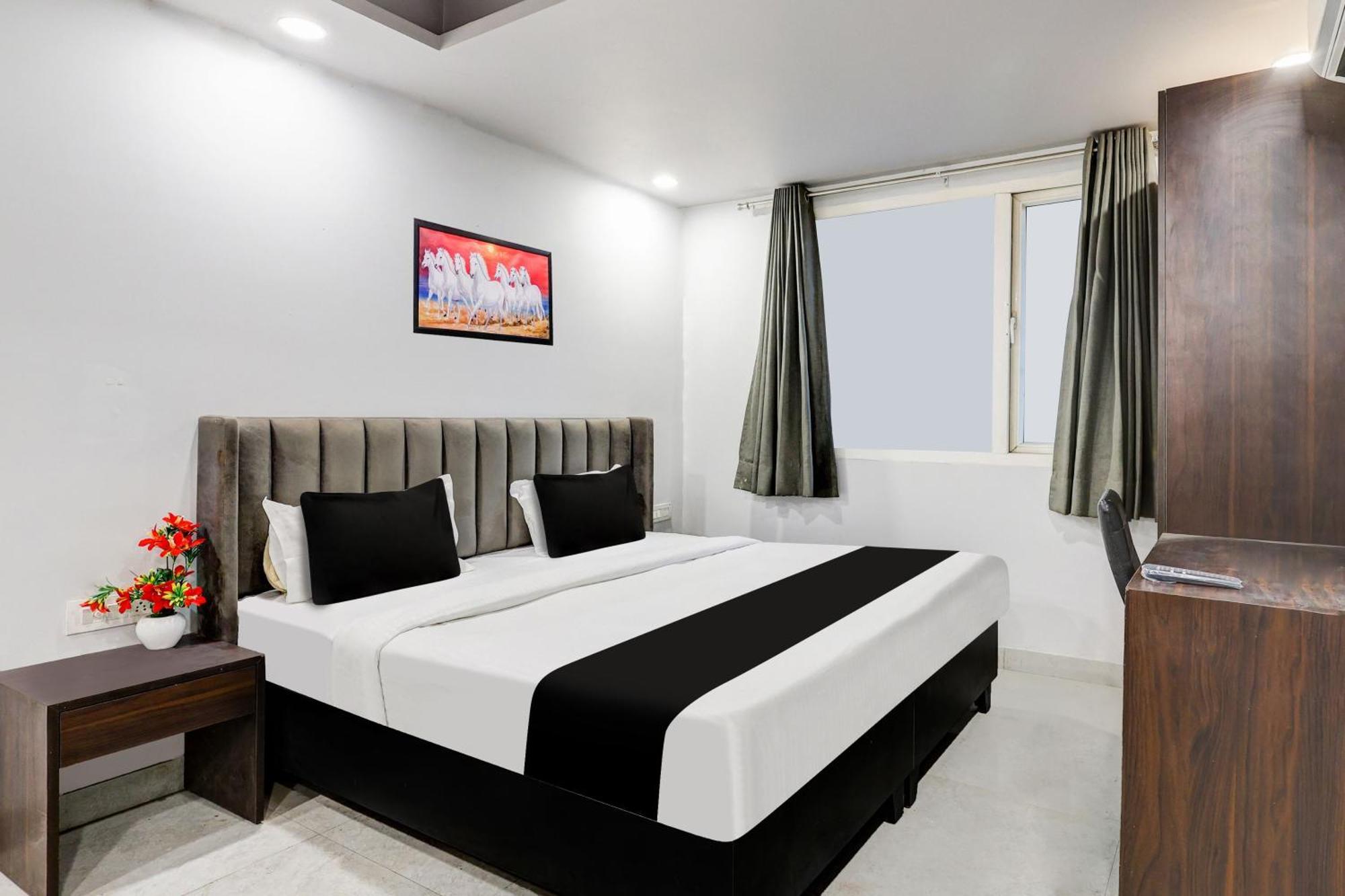 Super Collection O Shalimar Bagh Hotel Delhi  Bagian luar foto